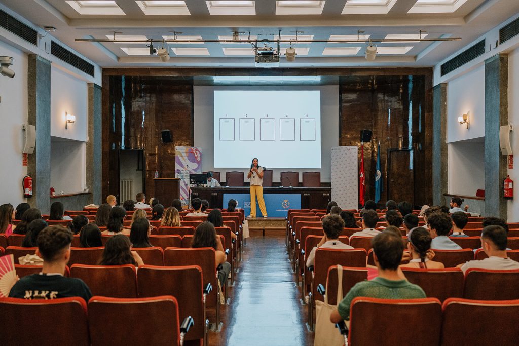 Charla sobre salud mental en el Encuentro Nacional de Estudiantes de Arquitectura. Madrid, España.